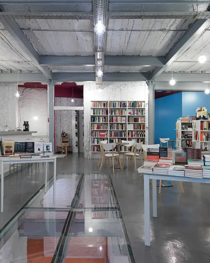 imageye Tipos Infames (Libros y vinos) (1)